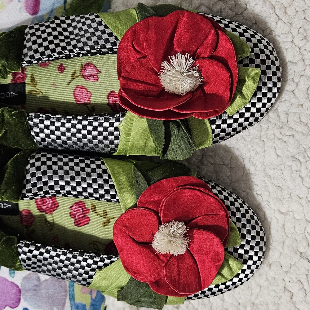 Red Floral Checkered Slippers